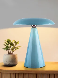 Esra Lampe, Hellblau