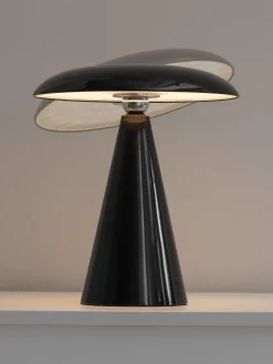 Esra Lampe, Schwarz