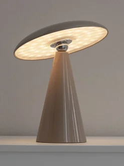 Esra Lampe, Taupe