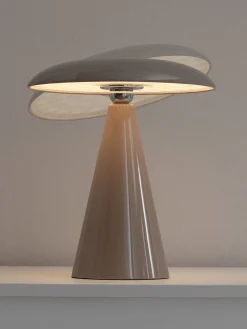 Esra Lampe, Taupe