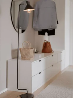 Madam Standleuchte, New Sand Black
