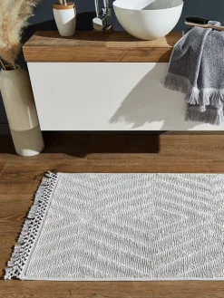 Manya Badematte, Grey