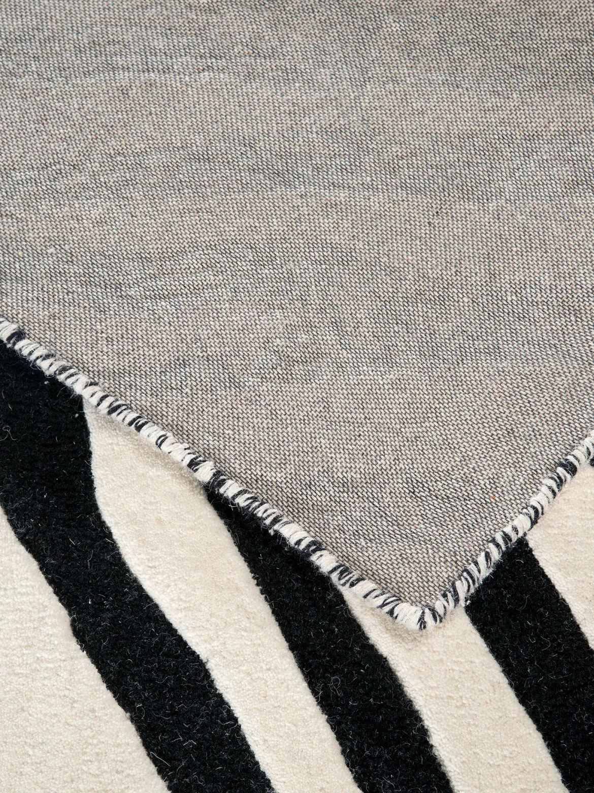 Zarena Woll-Teppich, White/Black